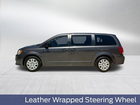 Used 2018 Dodge Grand Caravan SE w/ UConnect Hands-Free Group FWD image 12