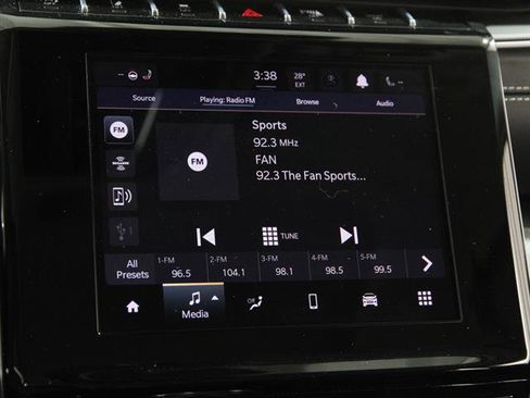 Used 2023 Jeep Grand Cherokee Laredo w/ Luxury Tech Group I image 10