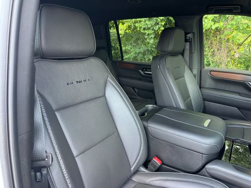 Used 2025 GMC Yukon XL Denali AWD/4WD image 62