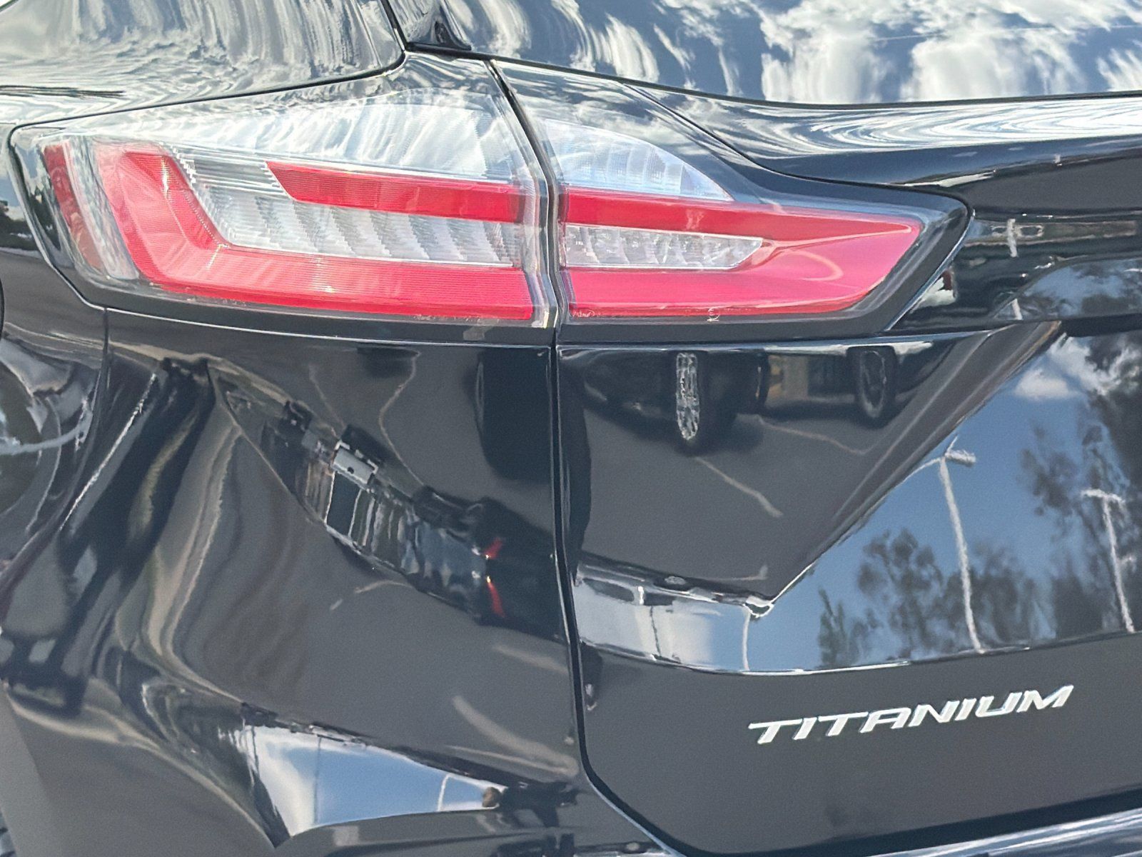 Used 2024 Ford Edge Titanium AWD/4WD image 24