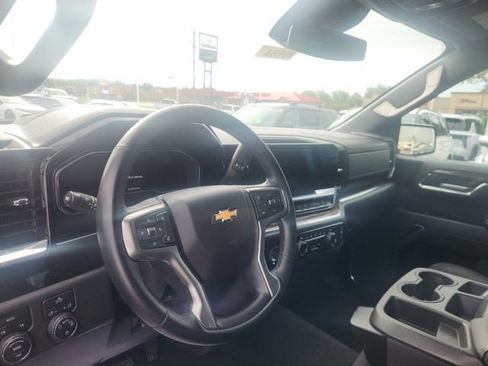 Used 2024 Chevrolet Silverado 1500 LT AWD/4WD image 11