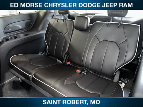 New 2027 Chrysler Pacifica Limited w/ Family Tech Group AWD/4WD image 29