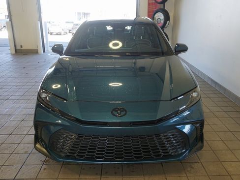 Used 2025 Toyota Camry SE w/ Convenience Package image 13