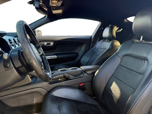 Used 2016 Ford Mustang Premium image 9