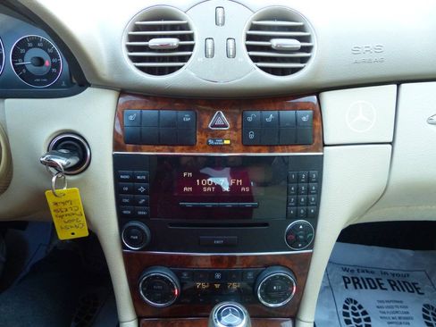 Used 2009 Mercedes-Benz CLK 350 Coupe image 32