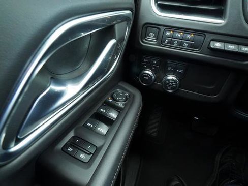 Used 2024 GMC Yukon AT4 w/ Technology Package image 14