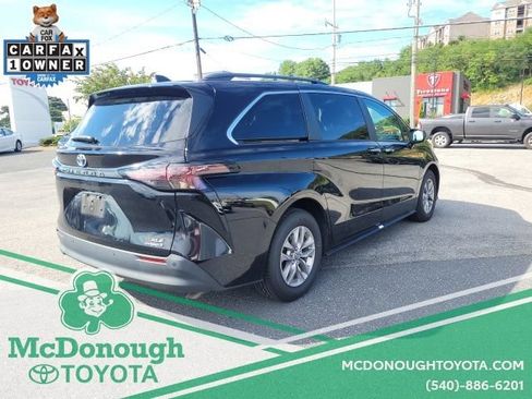 Used 2024 Toyota Sienna XLE FWD image 10