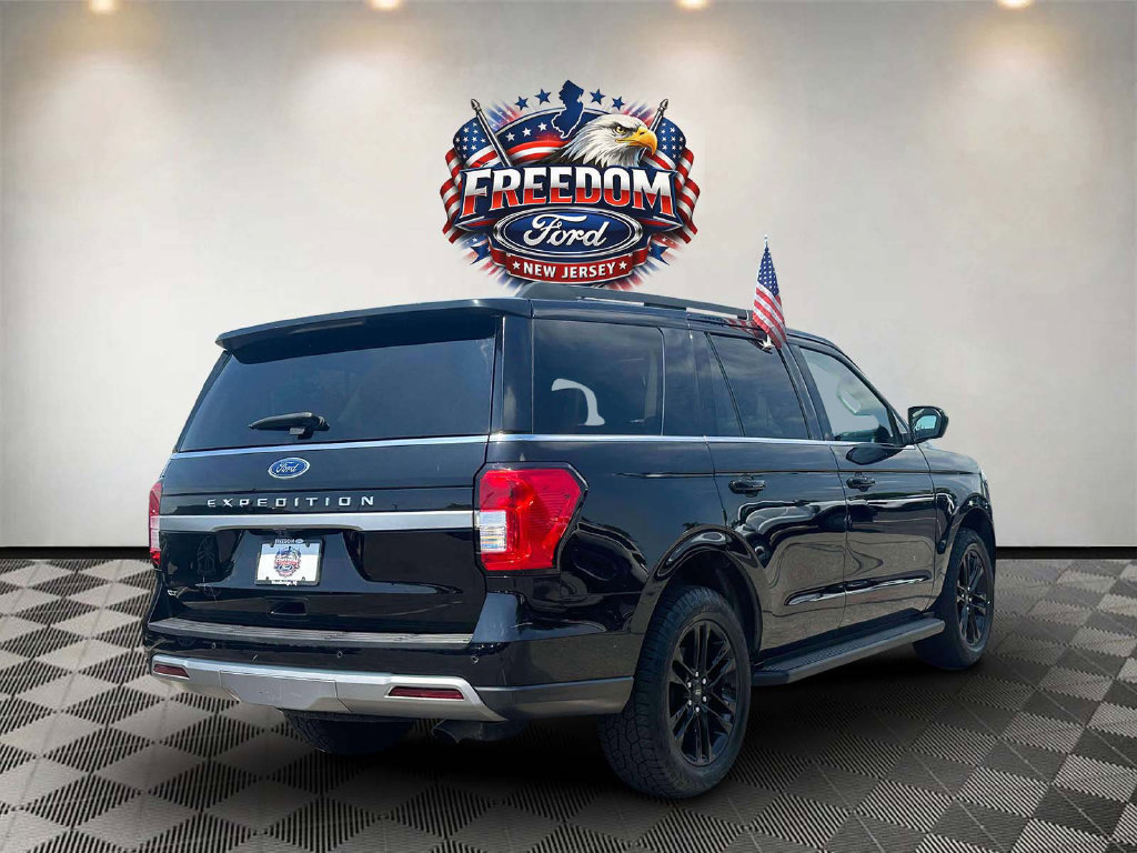 Used 2023 Ford Expedition XLT AWD/4WD image 5
