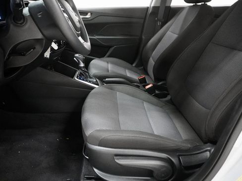 Used 2022 Hyundai Accent SE image 11