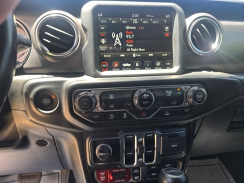 Used 2021 Jeep Gladiator Rubicon AWD/4WD image 13