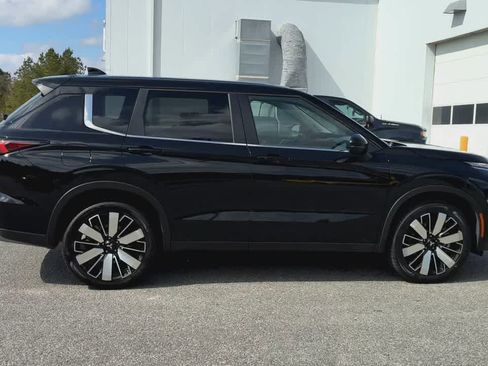 Used 2025 Mitsubishi Outlander SE image 15