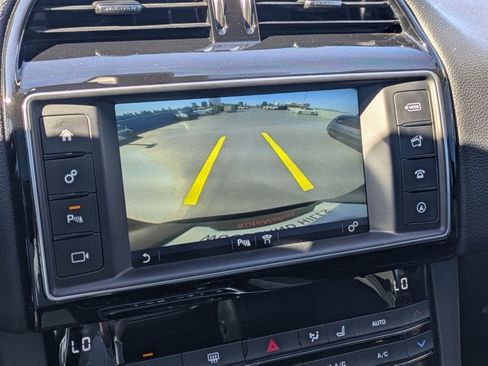 Used 2017 Jaguar F-PACE Prestige image 13