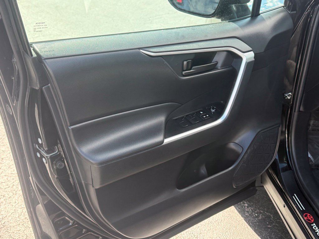 Used 2020 Toyota RAV4 LE w/ All Weather Liner Package AWD/4WD image 13