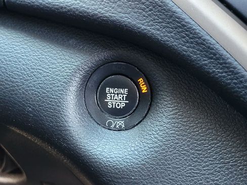 Used 2018 Jeep Cherokee Limited FWD image 41