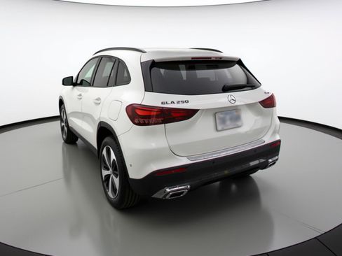 Used 2025 Mercedes-Benz GLA 250 4MATIC image 5