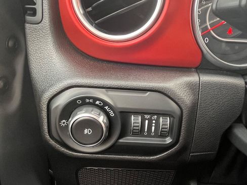 Used 2021 Jeep Wrangler Unlimited Rubicon w/ Cold Weather Group AWD/4WD image 21