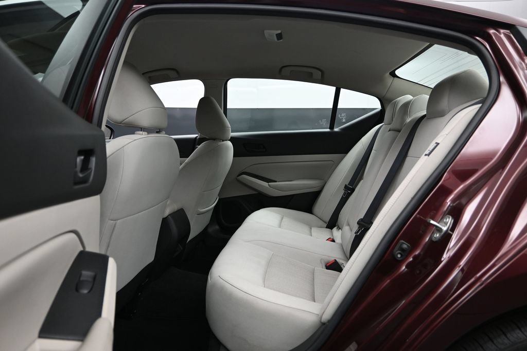 Used 2024 Nissan Altima 2.5 SV FWD image 16