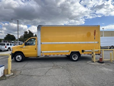 Used 2022 Ford E-350 and Econoline 350 Super Duty RWD image 4