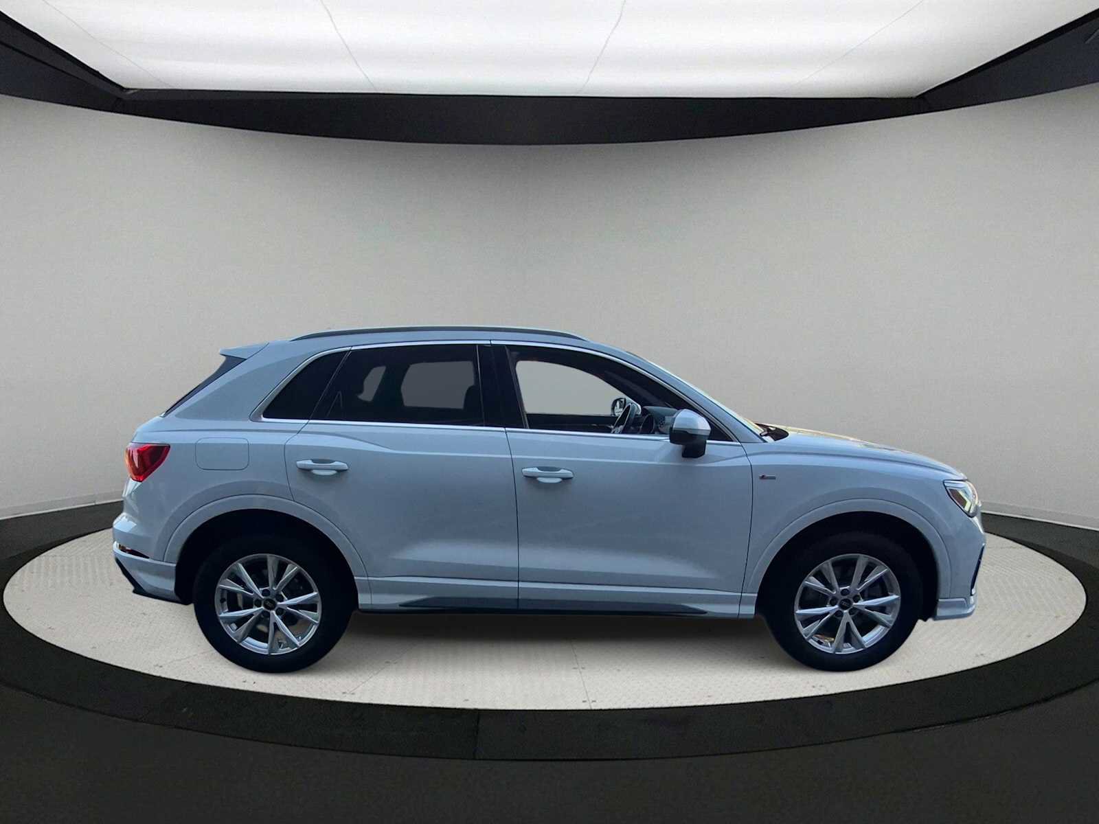 Used 2023 Audi Q3 2.0T Premium w/ Convenience Package AWD/4WD image 9