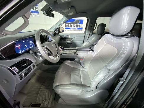 Used 2018 Lincoln Navigator Select AWD/4WD image 24