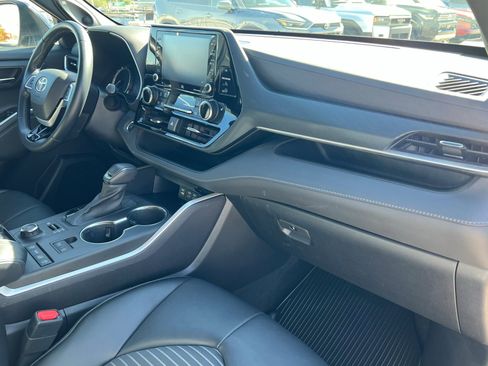 Certified 2022 Toyota Highlander XSE image 27