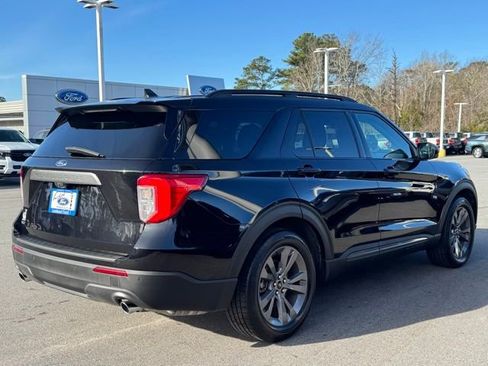 Used 2022 Ford Explorer XLT w/ Equipment Group 202A image 5