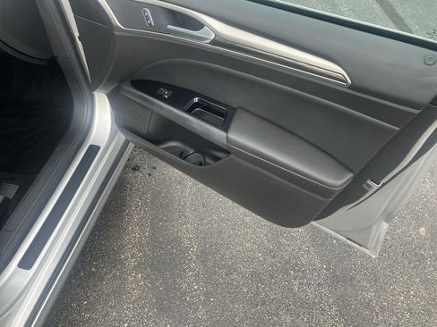 Used 2013 Ford Fusion SE FWD image 10