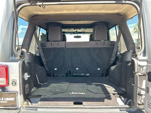 Used 2015 Jeep Wrangler Unlimited Rubicon w/ Connectivity Group AWD/4WD image 5