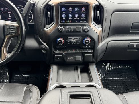 Used 2021 Chevrolet Silverado 1500 High Country w/ Technology Package AWD/4WD image 9