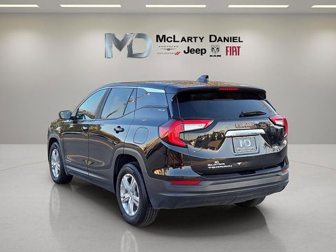 Used 2024 GMC Terrain SLE image 4