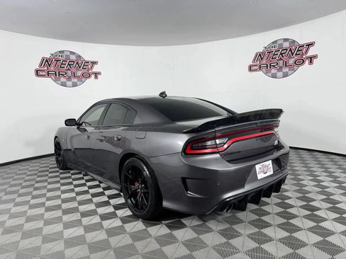 Used 2019 Dodge Charger Scat Pack w/ Dynamics Package RWD image 5