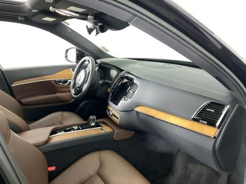 Used 2023 Volvo XC90 T8 Plus image 29