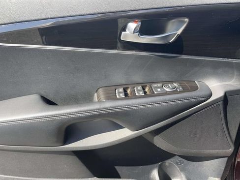 Used 2020 Kia Sorento FWD V6 image 19