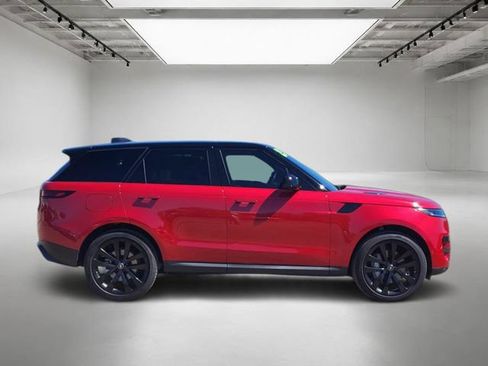 Used 2025 Land Rover Range Rover Sport SE AWD/4WD image 7