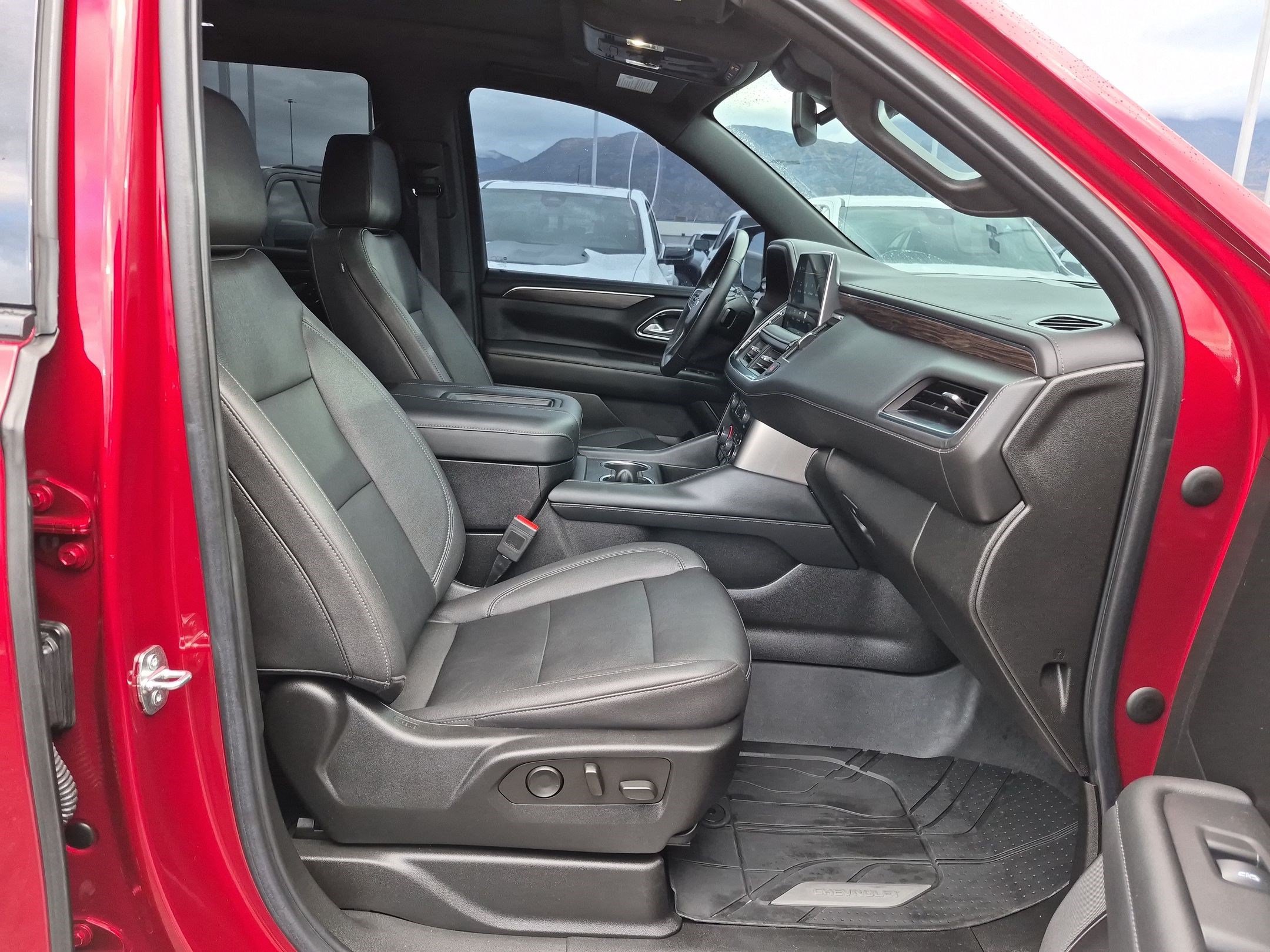 Used 2023 Chevrolet Tahoe Z71 w/ Luxury Package AWD/4WD image 31
