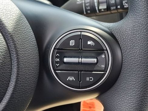 Used 2025 Kia Soul LX FWD image 23