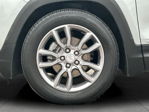 Used 2024 GMC Terrain SLT image 24