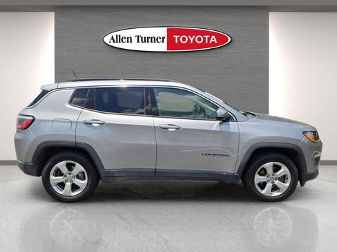 Used 2018 Jeep Compass Latitude w/ Popular Equipment Group FWD image 5