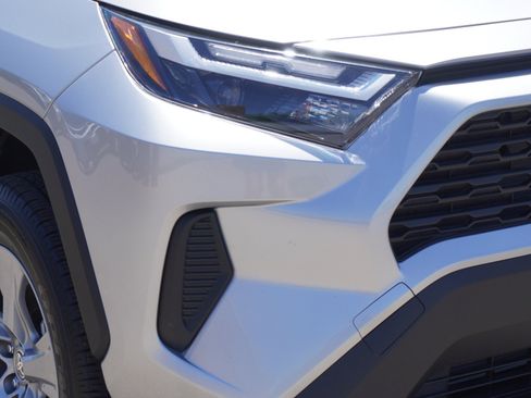 Used 2025 Toyota RAV4 XLE AWD/4WD image 3