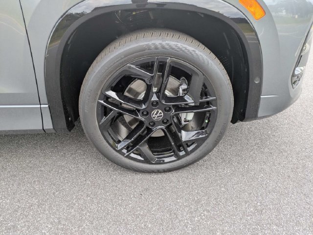 New 2026 Volkswagen Tiguan SE R-Line AWD/4WD image 11