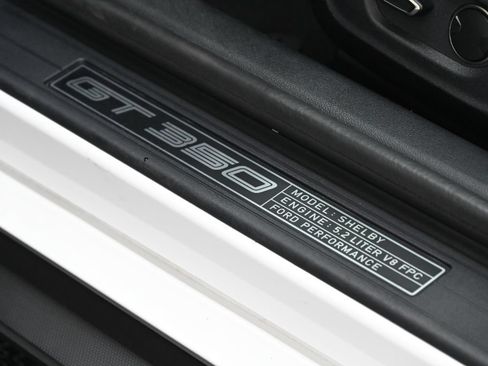 Used 2016 Ford Mustang Shelby GT350 w/ Technology Package RWD image 18