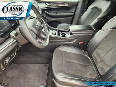 Used 2023 Jeep Grand Cherokee Altitude AWD/4WD image 14