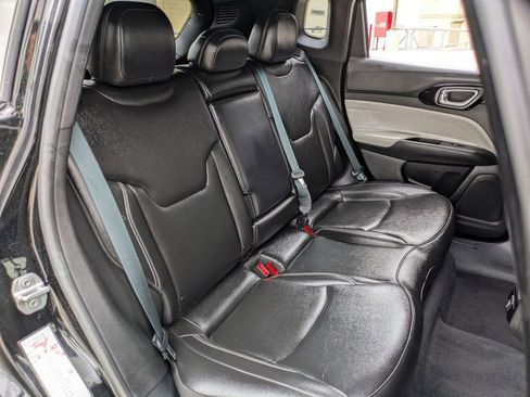 Used 2025 Jeep Compass Limited image 27