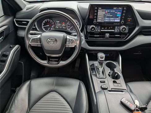 Used 2022 Toyota Highlander XSE AWD/4WD image 28