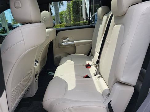Used 2022 Mercedes-Benz GLB 250 4MATIC image 26