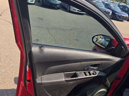 Used 2016 Chevrolet Cruze LT image 10