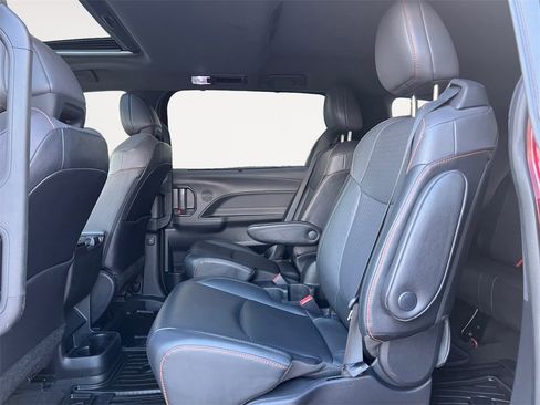 Used 2022 Toyota Sienna XSE image 13