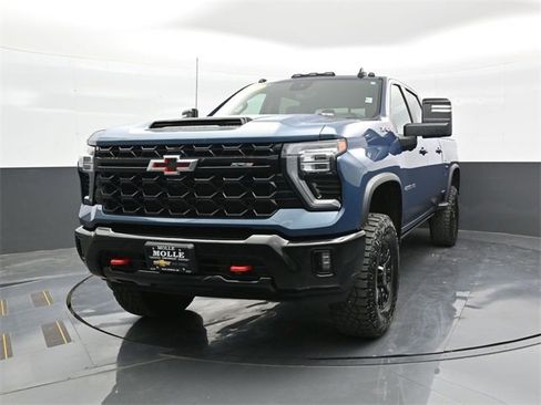 Used 2024 Chevrolet Silverado 2500 ZR2 w/ Technology Package image 2