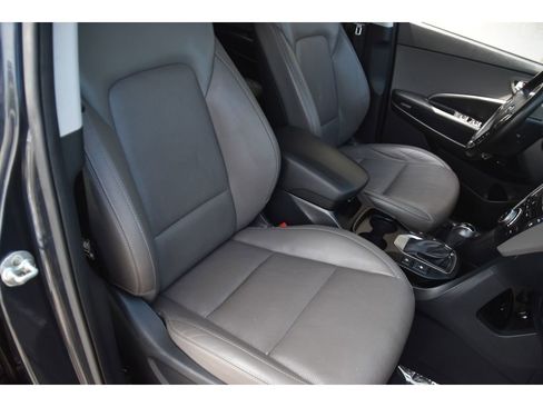 Used 2017 Hyundai Santa Fe SE image 31