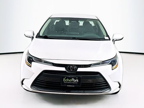 Used 2024 Toyota Corolla LE FWD image 2
